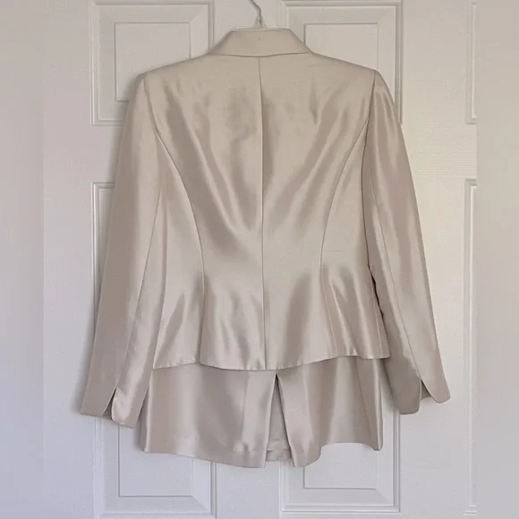 Tahari Arthur S. Levine Champagne Suit, Skirt & Jacket, size 6 Petite, worn 4x - Picture 2 of 6